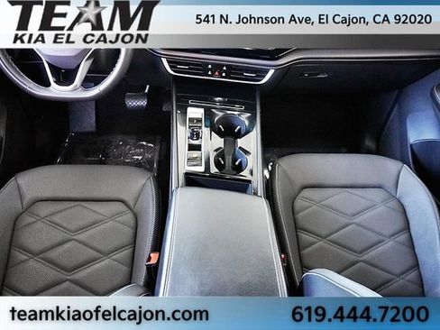 Used 2024 Volkswagen Atlas Cross Sport SE FWD image 20