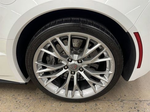 Used 2015 Chevrolet Corvette Z06 w/ 3LZ Preferred Equipment Group image 9