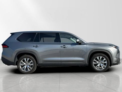 Used 2025 Toyota Grand Highlander AWD image 3