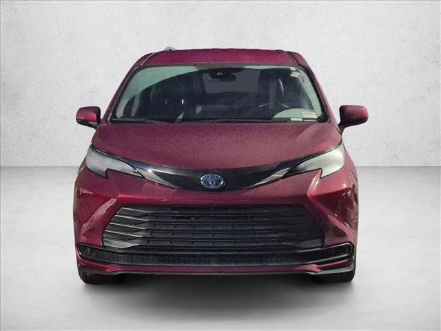 Used 2023 Toyota Sienna LE FWD image 2
