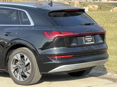 Used 2023 Audi e-tron Premium Plus w/ Premium Plus Package image 10