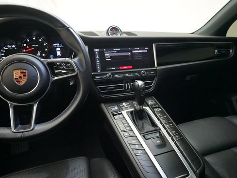 Used 2020 Porsche Macan AWD/4WD image 19