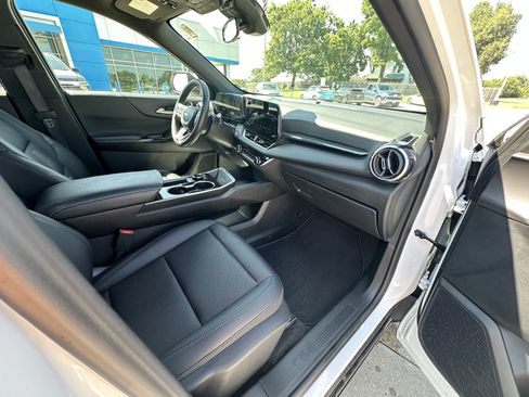 Used 2026 Chevrolet Equinox LT w/ Convenience Package II AWD/4WD image 35