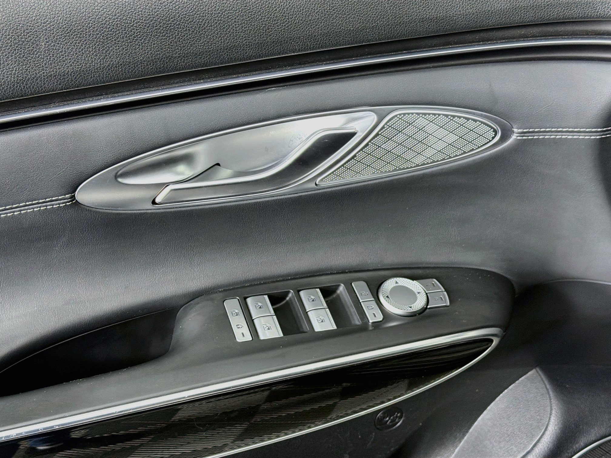 Used 2025 Genesis GV70 2.5T AWD/4WD image 15
