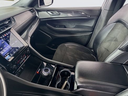 Used 2022 Jeep Grand Cherokee Altitude image 24