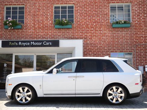 Certified 2024 Rolls-Royce Cullinan AWD/4WD image 3