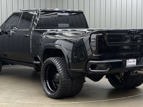 Used 2026 GMC Sierra 3500 Denali Ultimate w/ LPO, Black Badging Package AWD/4WD image 3