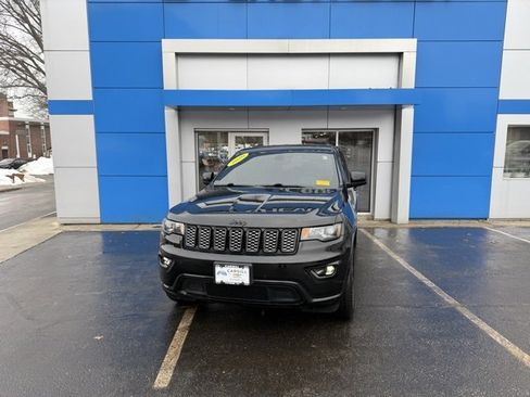 Used 2020 Jeep Grand Cherokee Altitude image 2