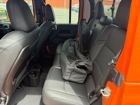 Used 2025 Jeep Gladiator Sport AWD/4WD image 14
