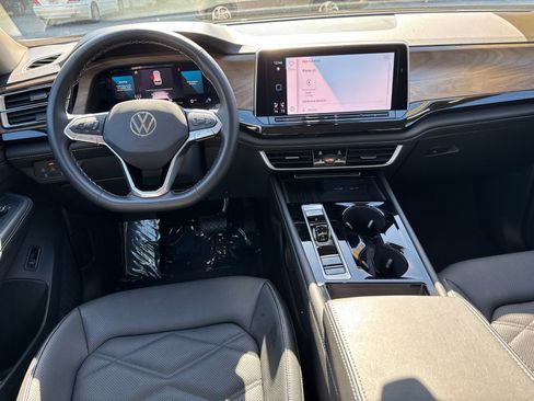 Used 2025 Volkswagen Atlas SE FWD image 23