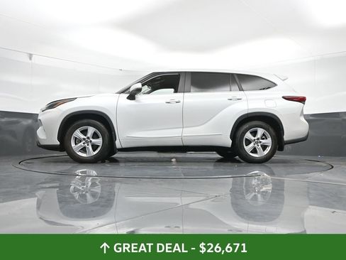 Used 2023 Toyota Highlander LE image 53