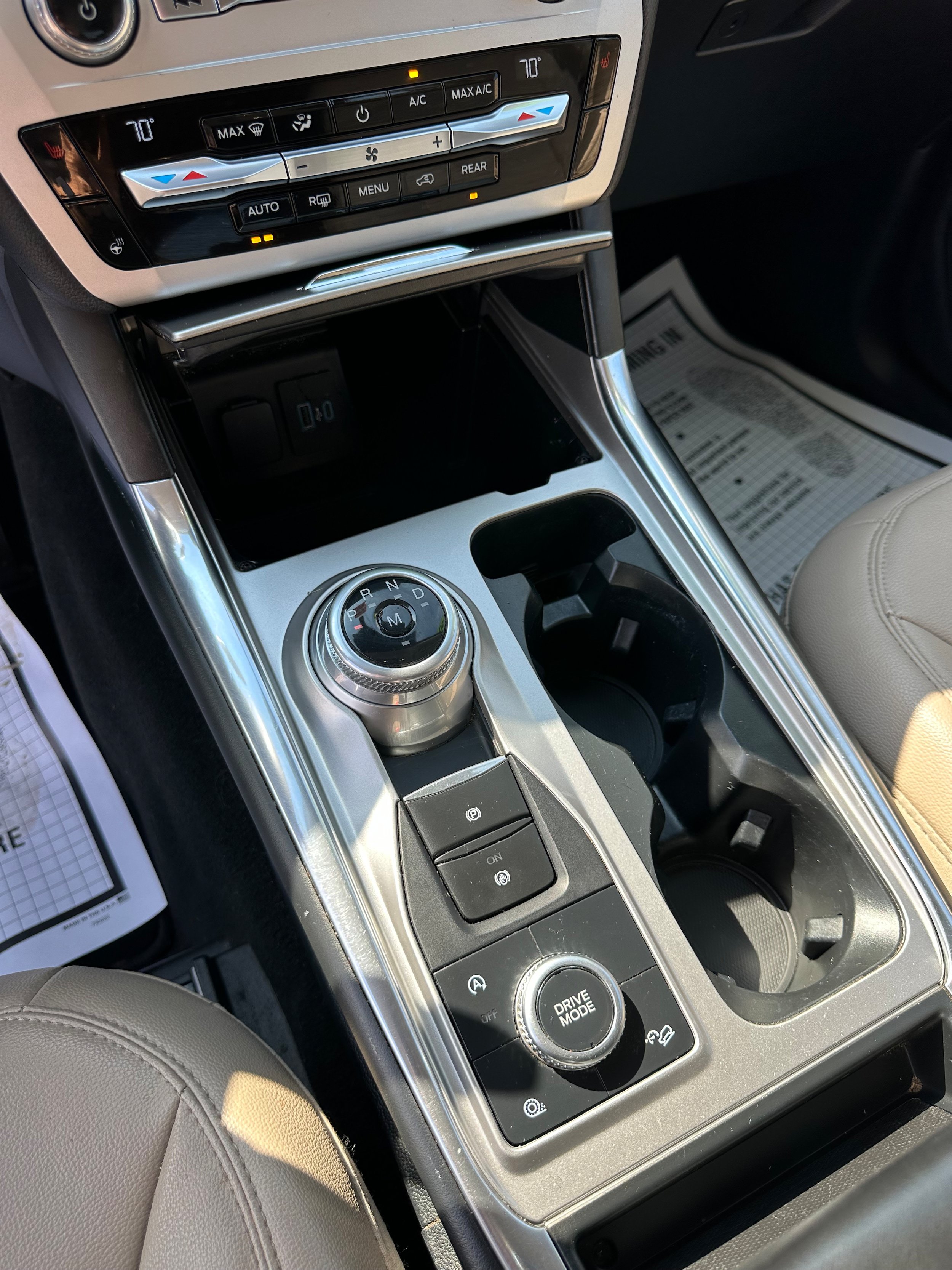 Used 2020 Ford Explorer XLT w/ Equipment Group 202A AWD/4WD image 17
