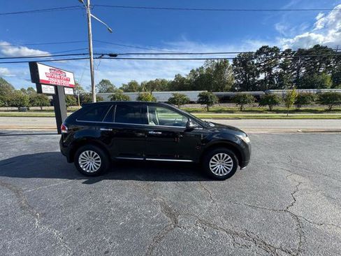 Used 2013 Lincoln MKX FWD image 2