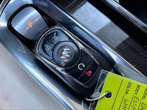 Used 2023 Buick Enclave Essence image 14