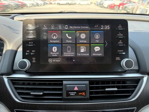 Used 2018 Honda Accord Touring image 25