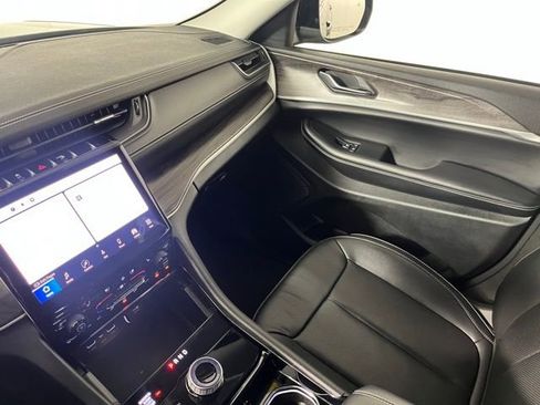 Used 2023 Jeep Grand Cherokee Limited w/ Luxury Tech Group II image 37