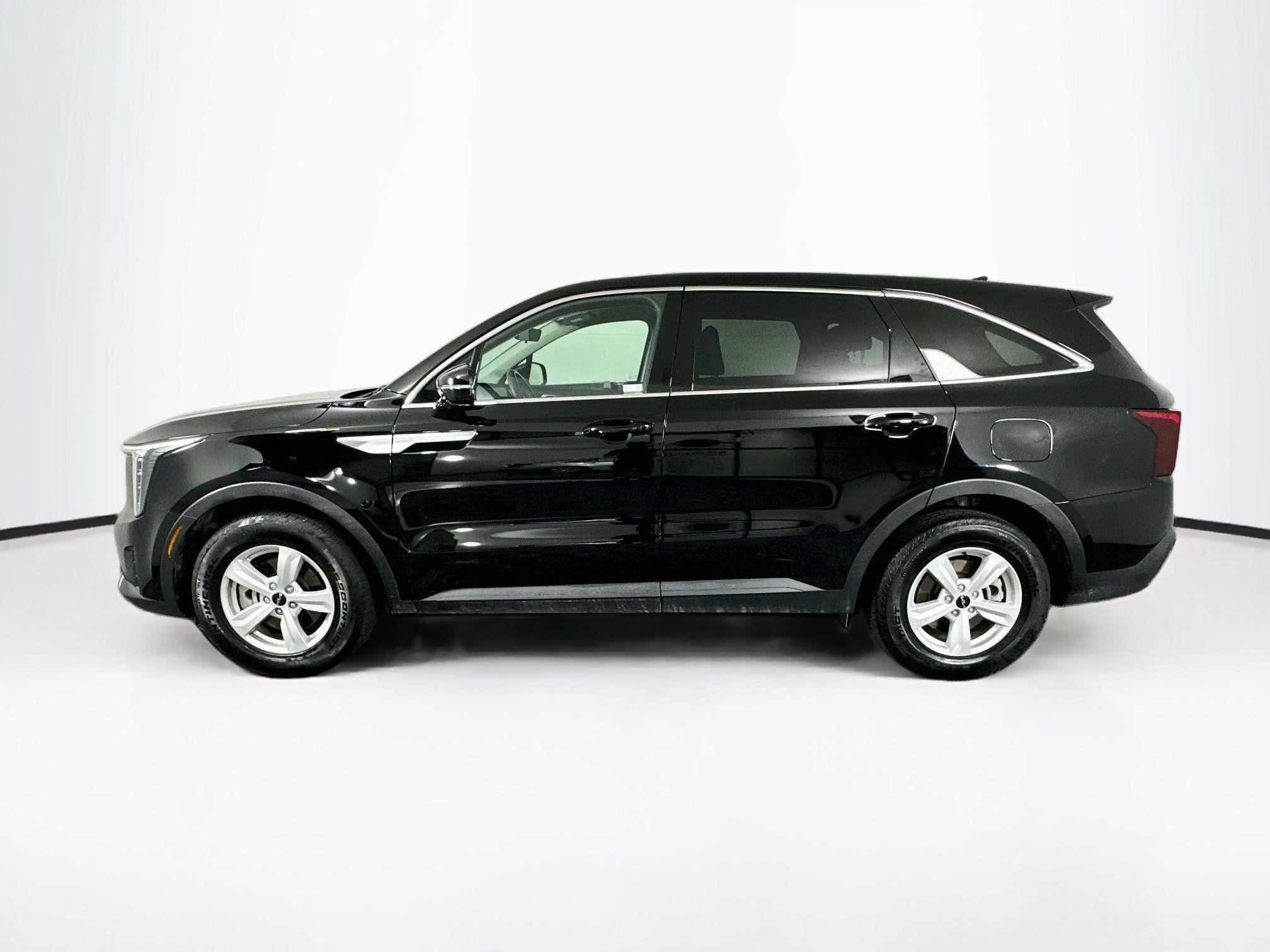 Used 2026 Kia Sorento LX FWD image 4
