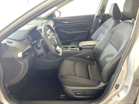Used 2024 Nissan Altima 2.5 SV FWD image 10