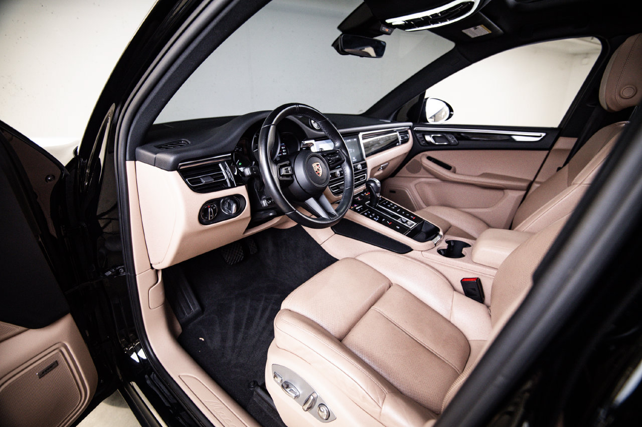 Certified 2024 Porsche Macan AWD/4WD image 4
