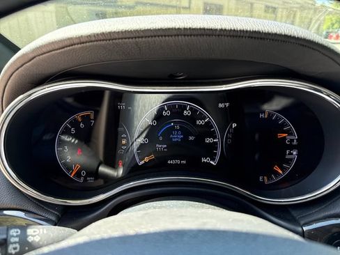 Used 2018 Jeep Grand Cherokee Overland AWD/4WD image 19