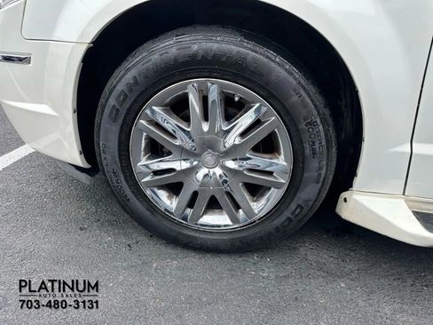 Used 2008 Chrysler Town & Country Limited w/ Entertainment Group #3 image 22
