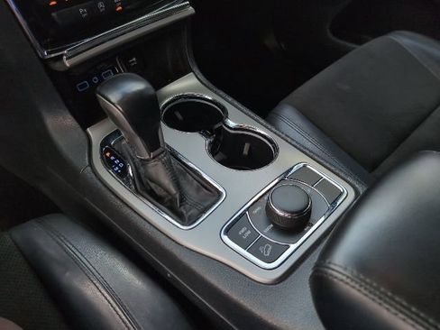 Used 2020 Jeep Grand Cherokee Altitude AWD/4WD image 21