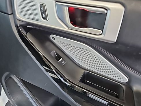 Used 2022 Ford Explorer Platinum w/ Equipment Group 601A image 12