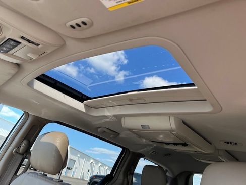 Used 2013 Chrysler Town & Country Touring-L w/ Driver Convenience Group FWD image 22