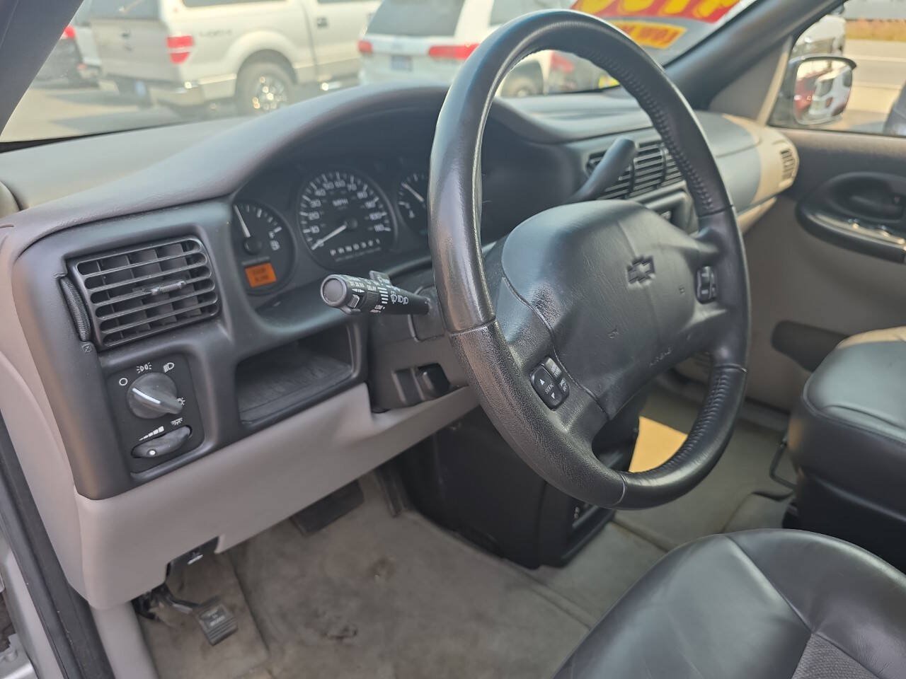 Used 2003 Chevrolet Venture Warner Brothers w/ Security Package FWD image 8
