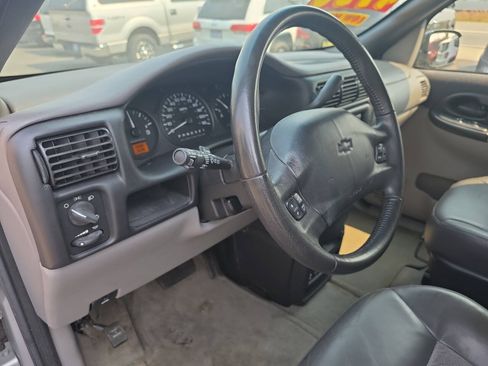 Used 2003 Chevrolet Venture Warner Brothers w/ Security Package FWD image 8