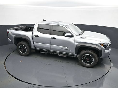 Used 2025 Toyota Tacoma TRD Off-Road AWD/4WD image 23