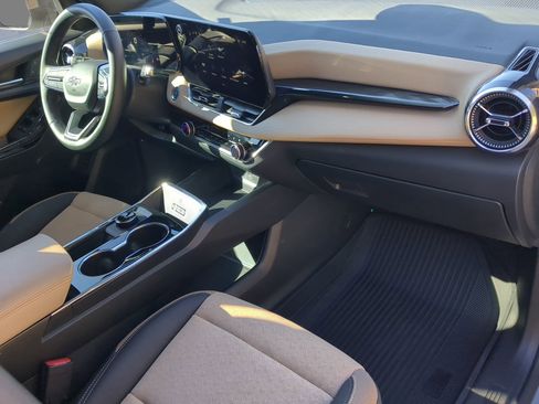 Used 2025 Chevrolet Equinox ACTIV w/ Convenience Package III image 41