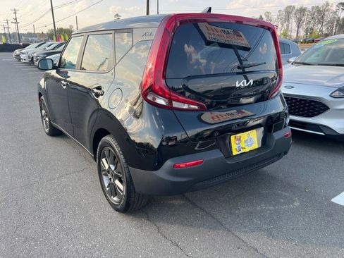Used 2022 Kia Soul EX image 5