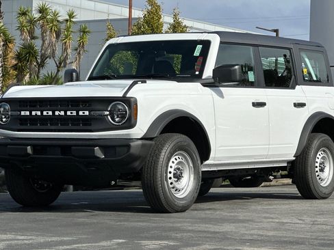 New 2025 Ford Bronco Base image 15