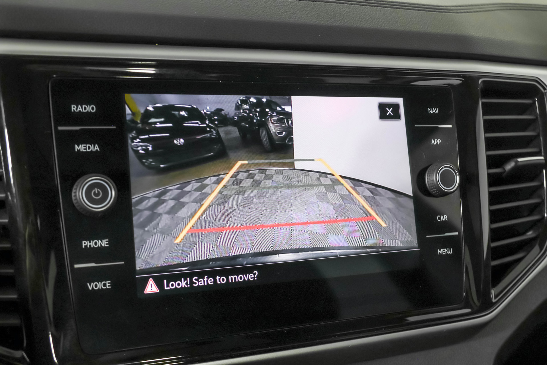 Used 2023 Volkswagen Atlas SEL AWD/4WD image 8
