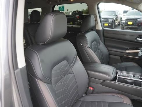 Used 2024 Nissan Pathfinder Platinum FWD image 20