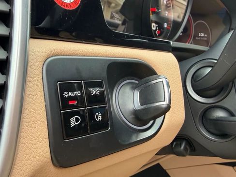 Used 2019 Porsche Cayenne S w/ Premium Plus Package image 33