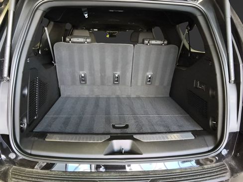 Used 2026 Chevrolet Suburban Z71 w/ Comfort Package image 6