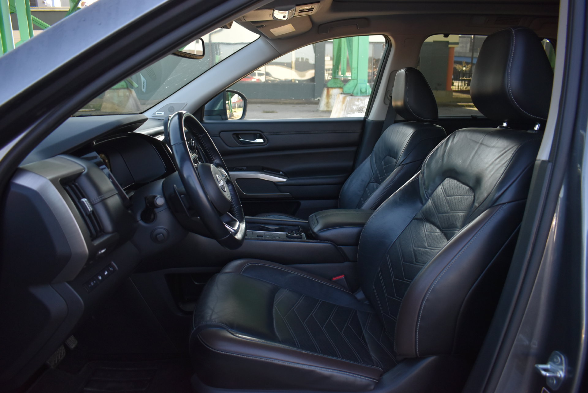 Used 2022 Nissan Pathfinder Platinum w/ Cargo Package AWD/4WD image 15