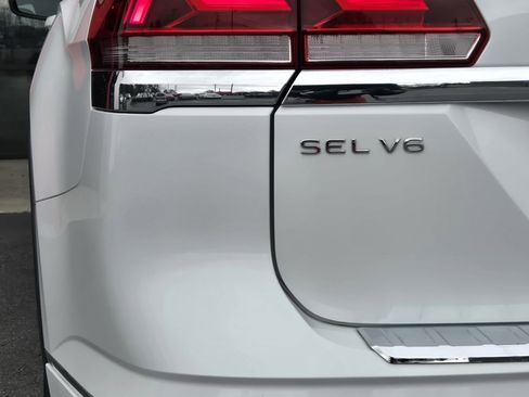 Used 2022 Volkswagen Atlas SEL R-Line image 10