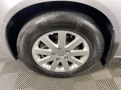 Used 2015 Chrysler Town & Country Touring w/ Driver Convenience Group FWD image 11