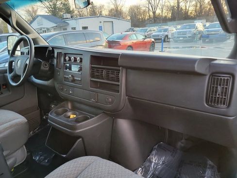 Used 2017 GMC Savana 2500 image 10