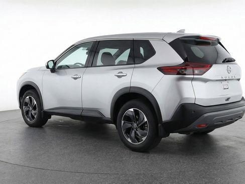 Used 2025 Nissan Rogue SV FWD image 6