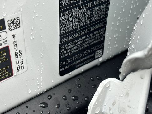 New 2025 Jaguar F-PACE R-Dynamic S image 30