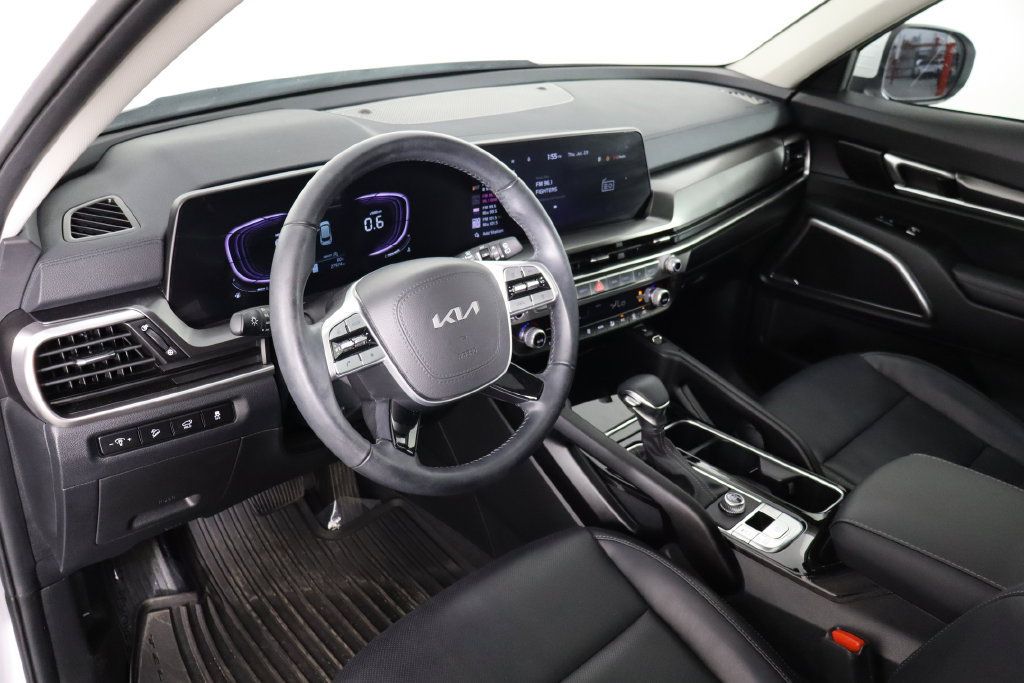 Used 2025 Kia Telluride S FWD image 28
