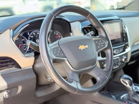 Used 2022 Chevrolet Traverse Premier image 18