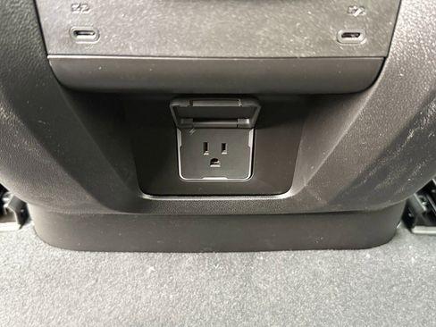 New 2025 Chevrolet Suburban High Country image 23