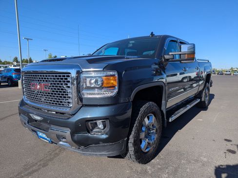 Used 2017 GMC Sierra 3500 Denali w/ Duramax Plus Package AWD/4WD image 7