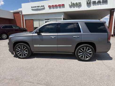 Used 2019 Cadillac Escalade Premium Luxury w/ LPO, Escalade Noir Package AWD/4WD image 8