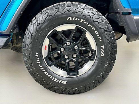 Used 2020 Jeep Wrangler Unlimited Sahara w/ Uconnect 4C Nav & Sound Group image 30